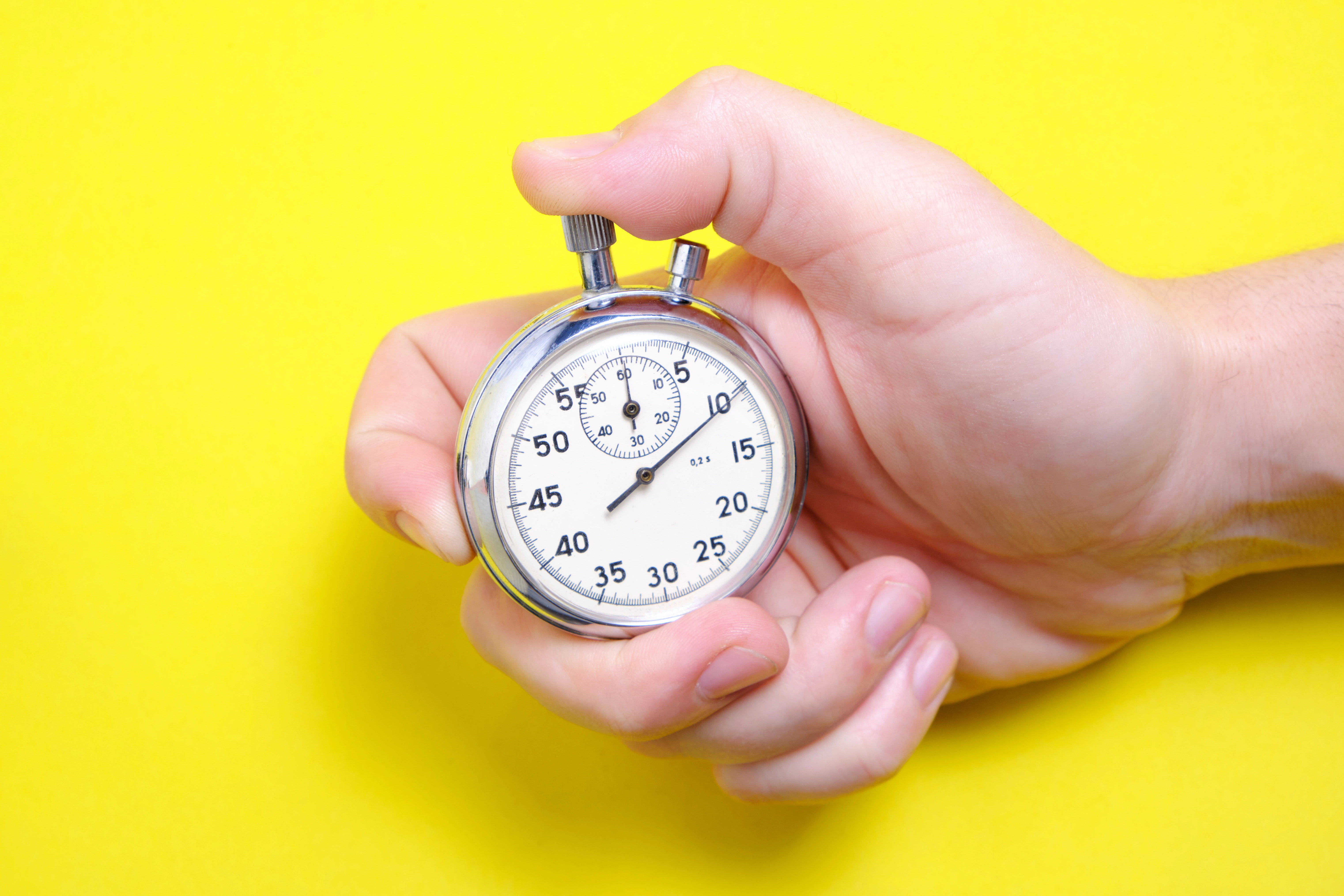 Image of a timer that represents the 2-second rule in driving