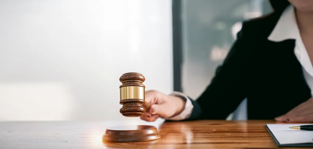 women judge holding a gavel in court