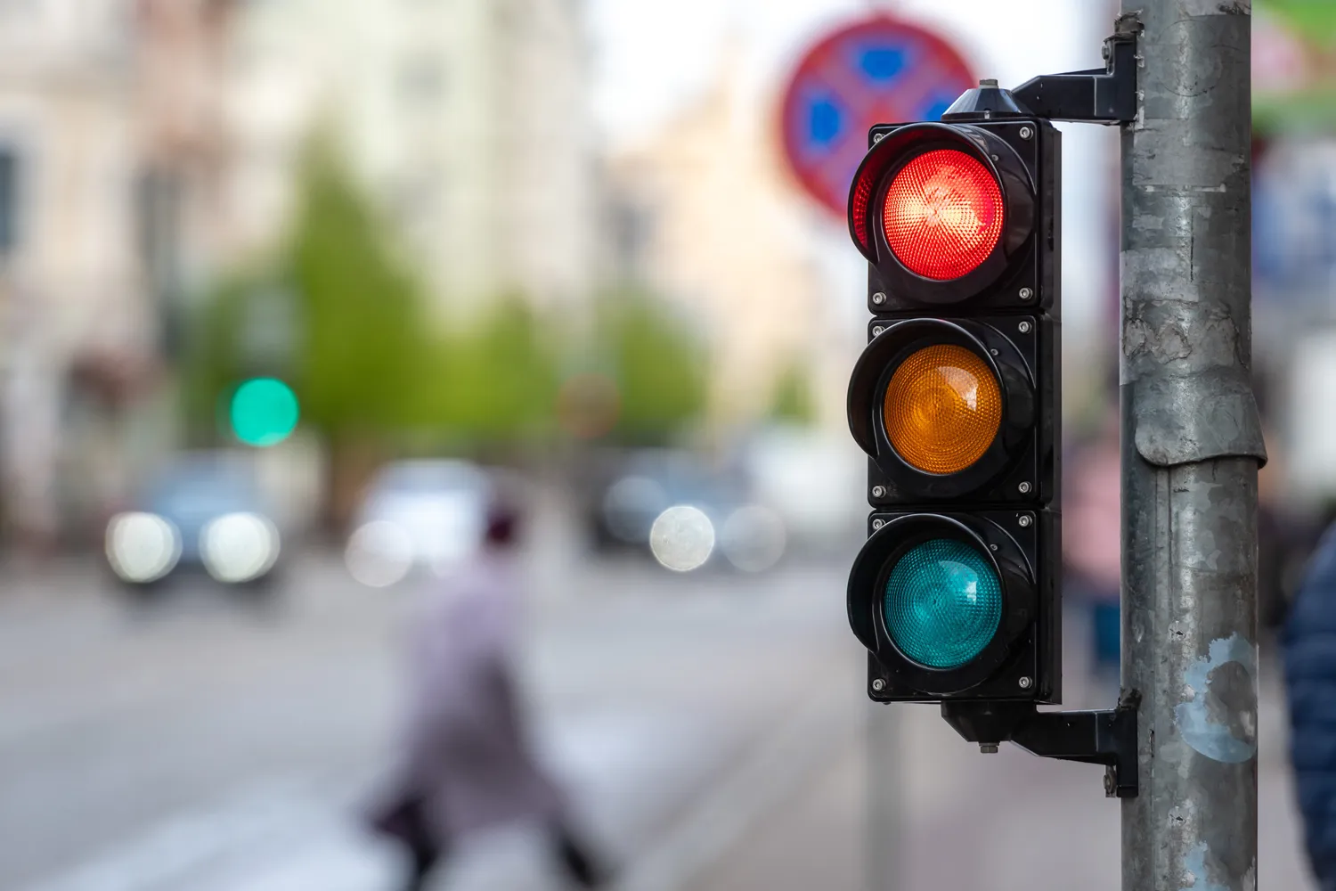 Image of a traffic light flashing red